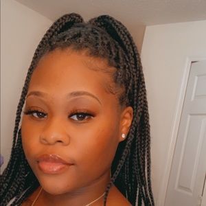 Meet your Posher, Genaya